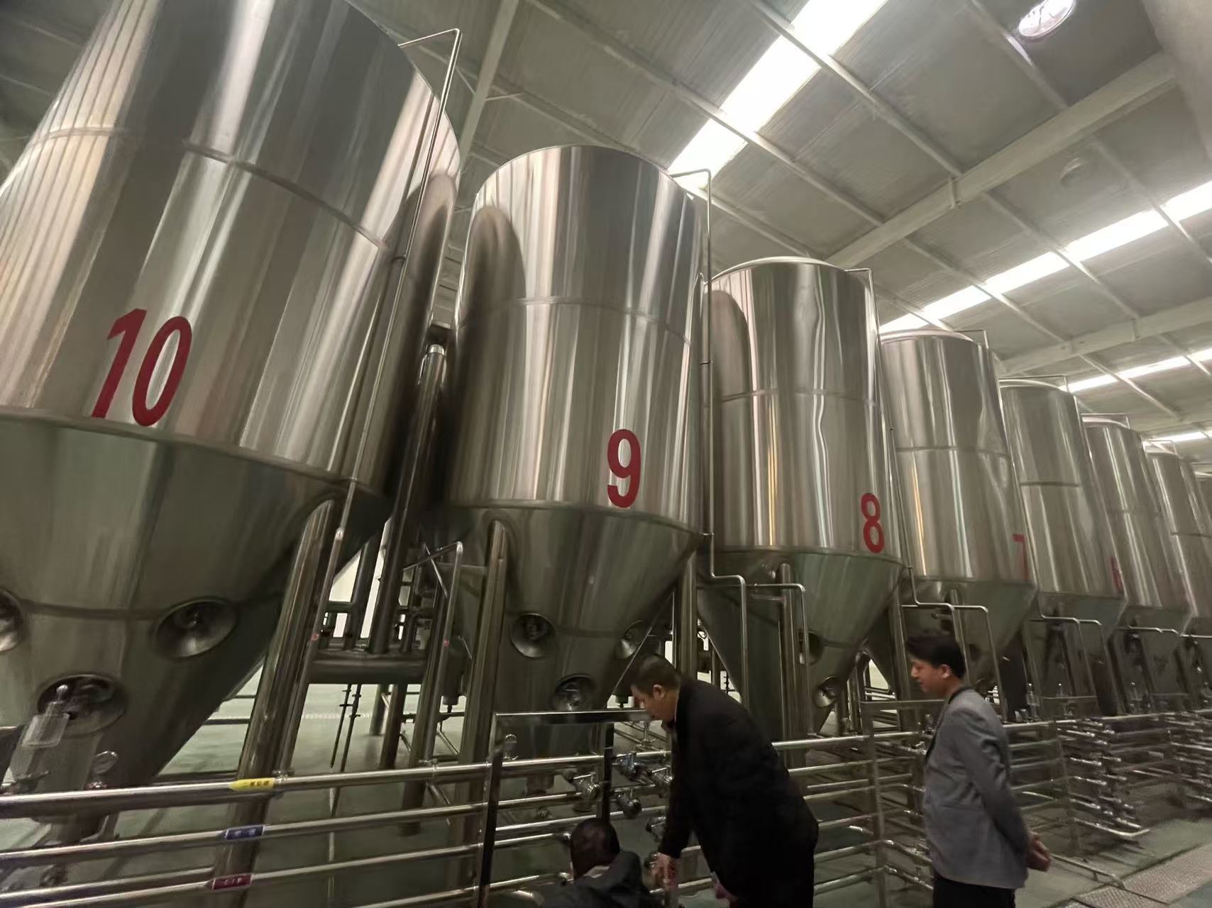 天安乡精酿啤酒设备厂—平面布置、设备设计、制造、调试、培训等一条龙服务